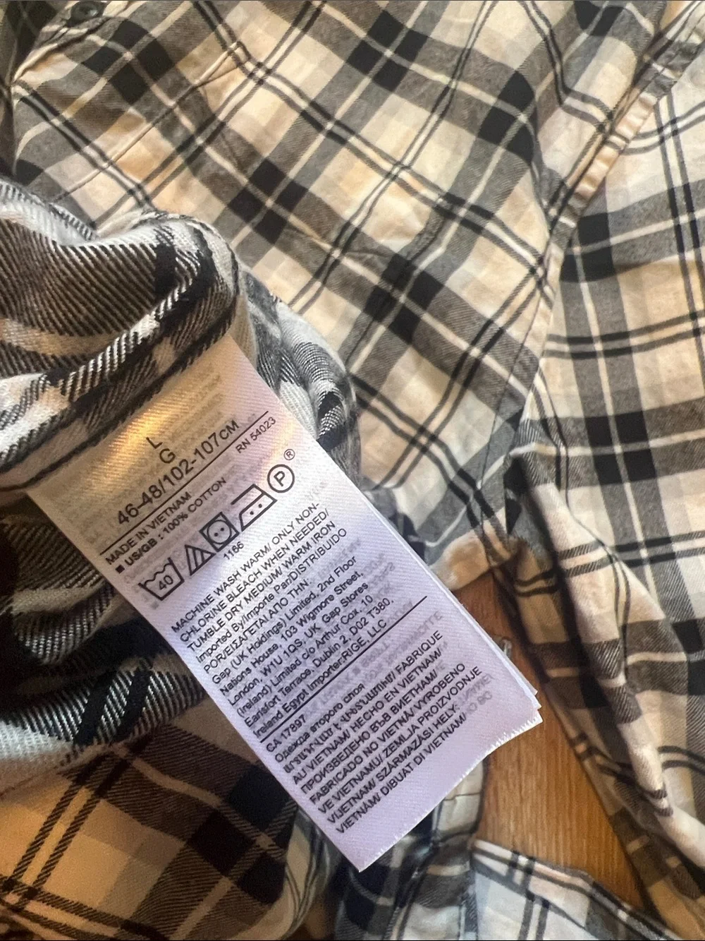Banana Republic Ultra Soft Flannel Men's Black and White Plaid Button-Up Shirt L